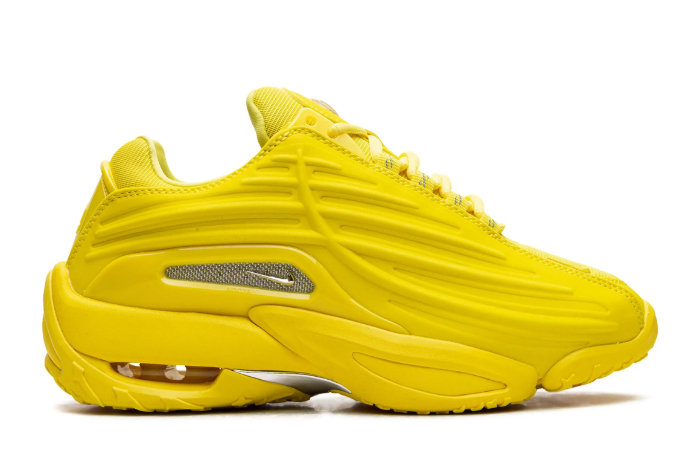 Solid color Sneakers With Clean Lines