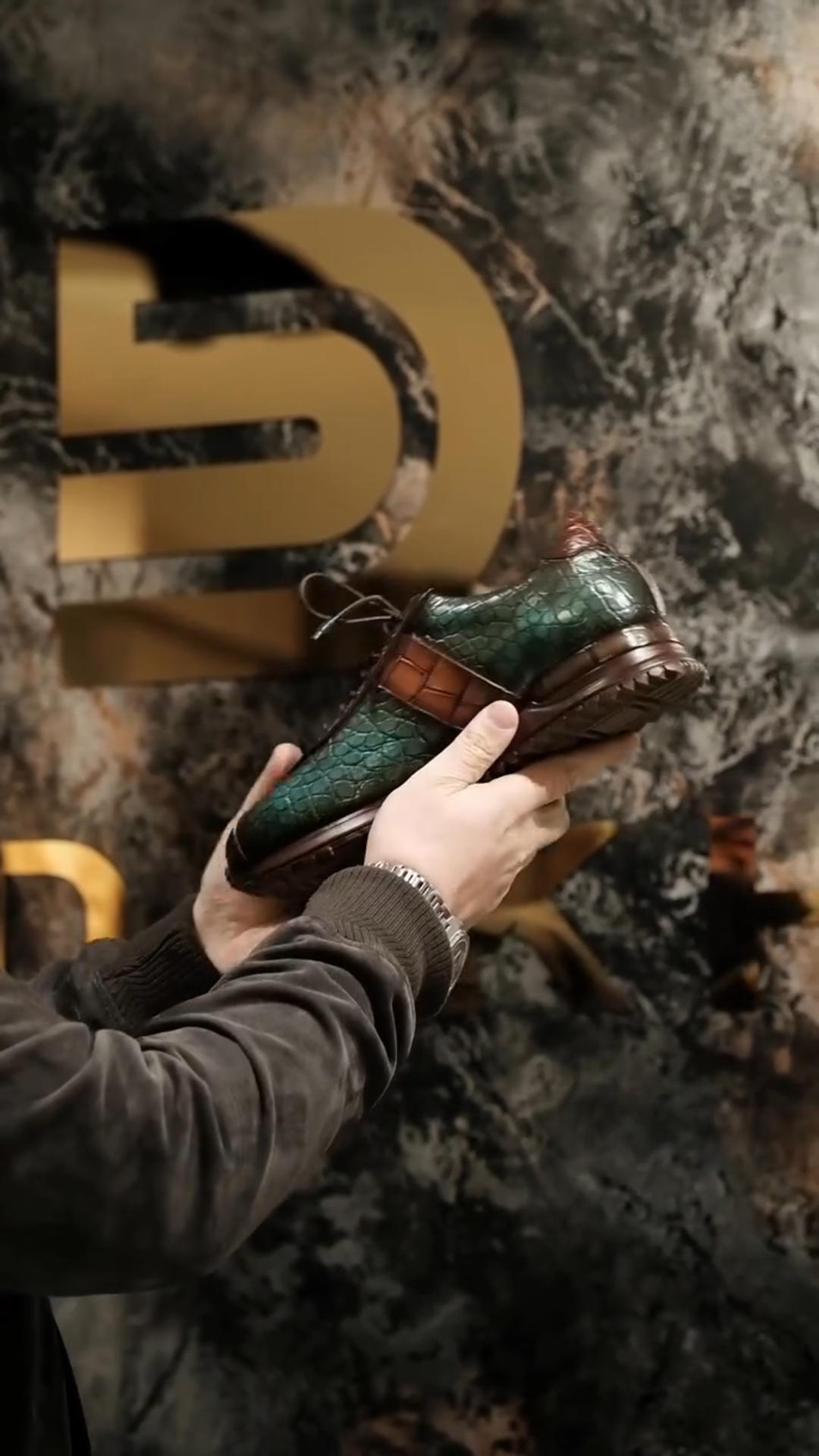 Luxurious Gradient-Colored Crocodile Leather Shoes