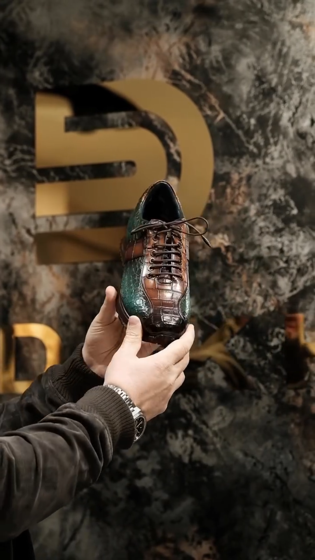 Luxurious Gradient-Colored Crocodile Leather Shoes