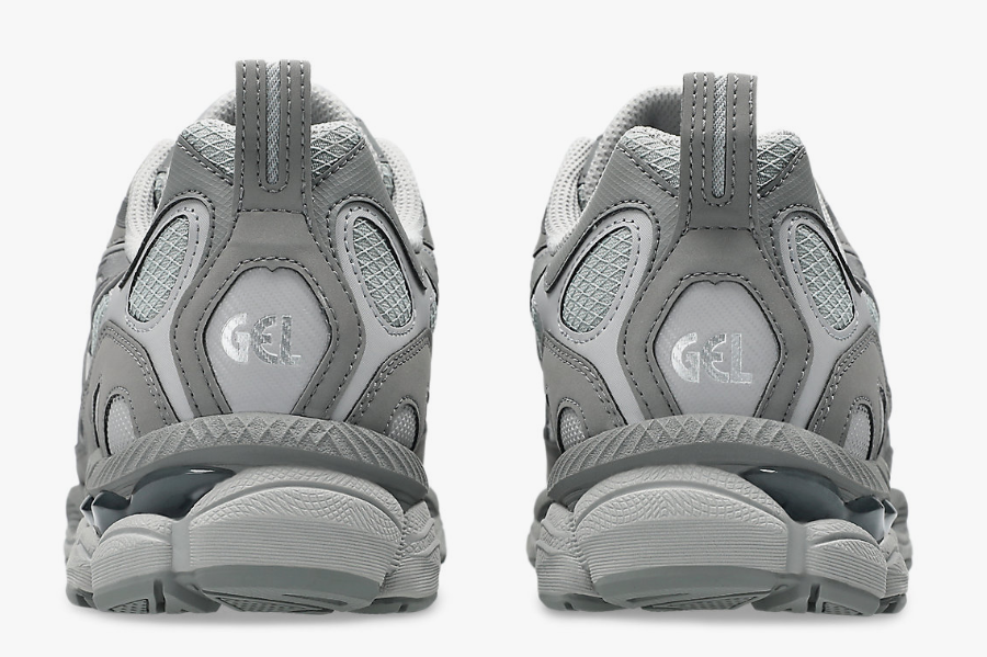 Air cushioned sports shoes