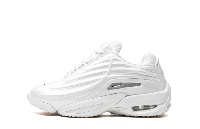 Solid color Sneakers With Clean Lines