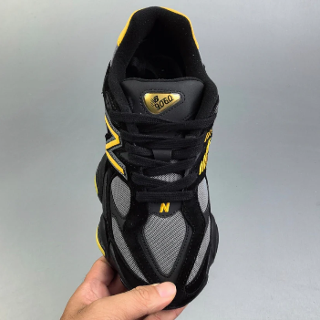 Low-top casual dad sneakers