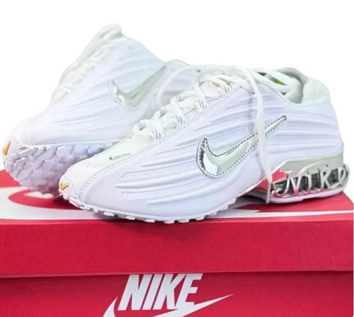 Solid Color Air-Cushioned Sneakers