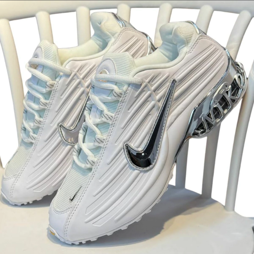 Solid Color Air-Cushioned Sneakers