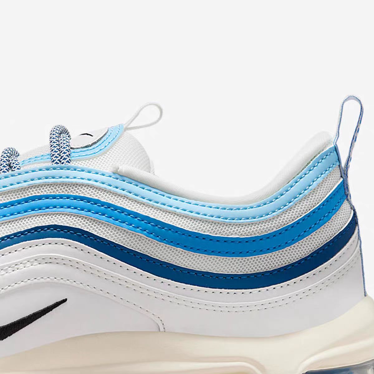 Bullet-shaped Air Cushioned Running Shoes