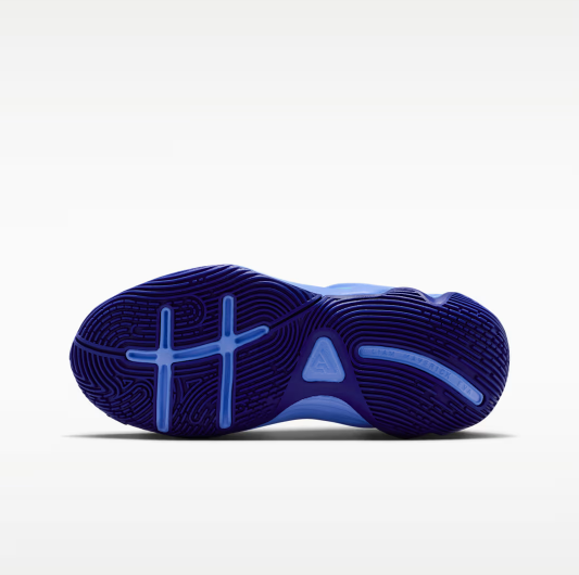 Air-Cushioned Sneakers With a Streamlined Heel Design For Enhanced Traction.