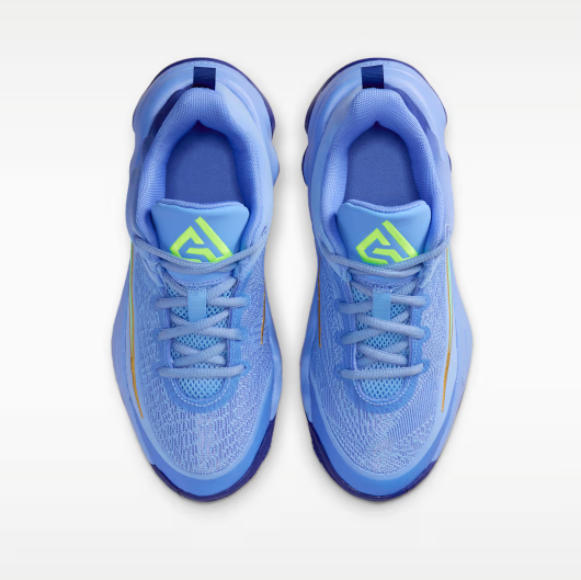 Air-Cushioned Sneakers With a Streamlined Heel Design For Enhanced Traction.