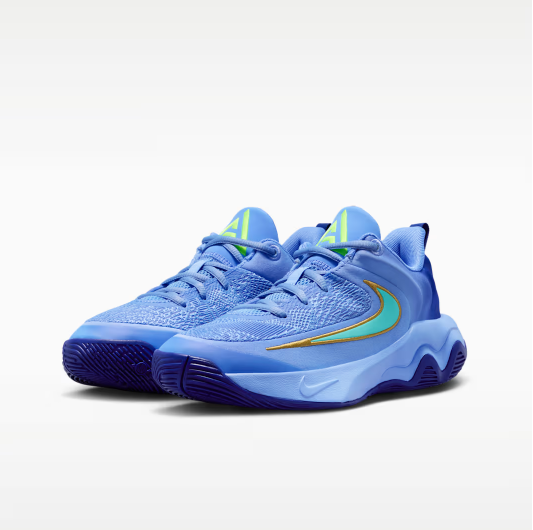 Air-Cushioned Sneakers With a Streamlined Heel Design For Enhanced Traction.