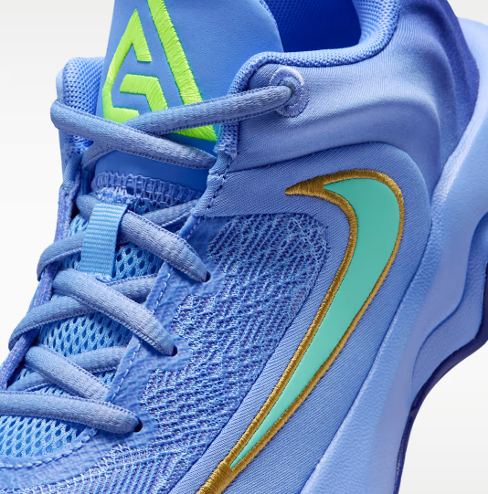 Air-Cushioned Sneakers With a Streamlined Heel Design For Enhanced Traction.