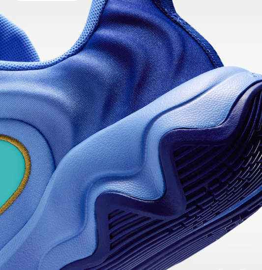 Air-Cushioned Sneakers With a Streamlined Heel Design For Enhanced Traction.